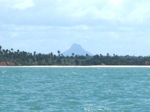 Praia da Barra do Caí e Monte Pascoal