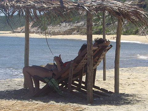 Casal na Praia do Espelho