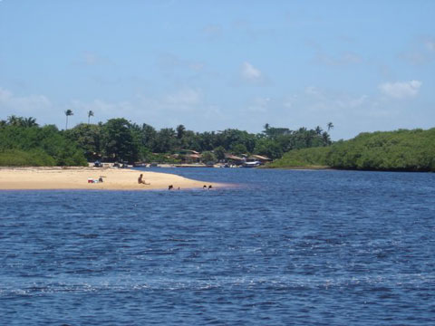 Praia no Rio Cara&iacute;va