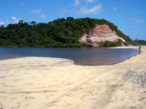 Lagoa na praia do Satu - Cara&iacute;va