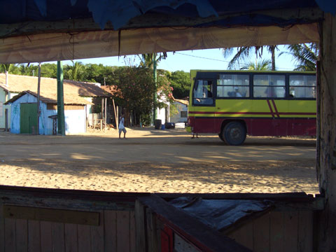 Ônibus escolar em Ponta de Corumbau