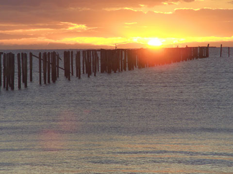 amanhecer no pier de Cumuruxatiba, Bahia