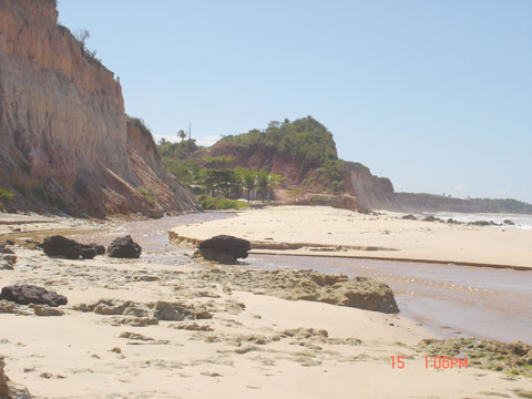 Praia do Tororão e falésias - Prado